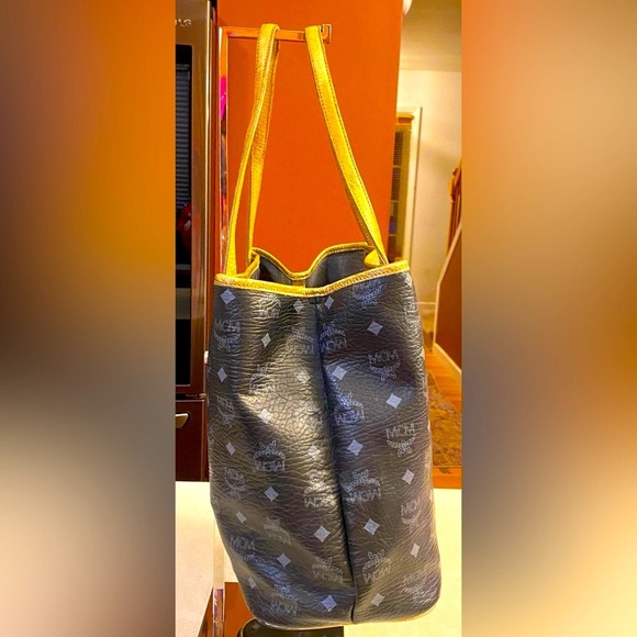 MCM Black/Gold Visetos Coated Canvas and Leather Princess Lion Tote, EUC - Picture 3 of 11